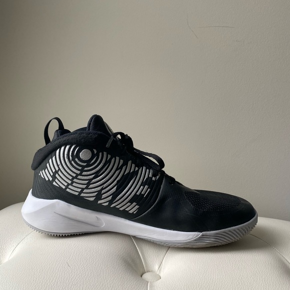 NIKE Team Hustle D9 shoes - Picture 3 of 6